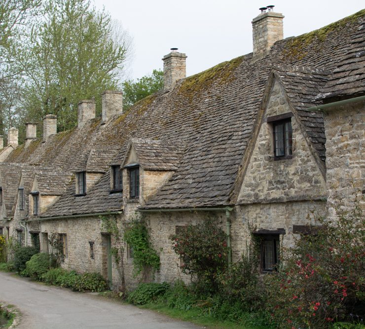 row of thatched cottages in Cotswolds
