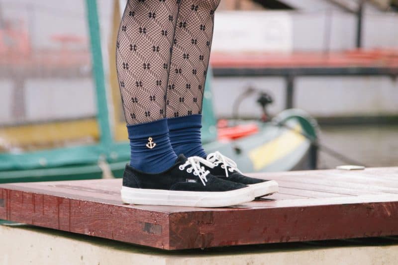 styling fishnet tights trend