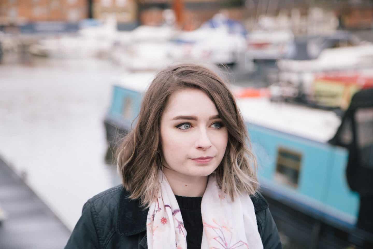 styling fishnet tights trend