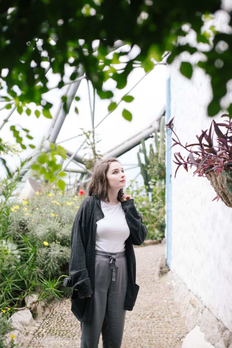 minimalist spring summer outfit